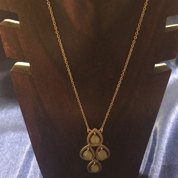 🍁Gold tone necklace - Picture 3 of 3